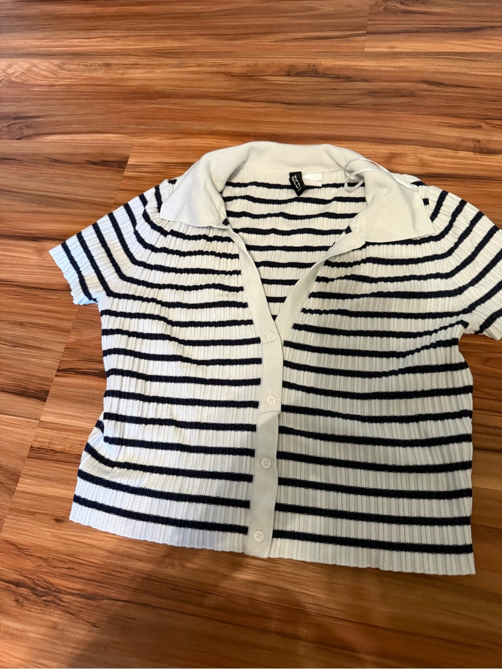 H&M White Short-Sleeve Button Down Shirt with Black Stripes